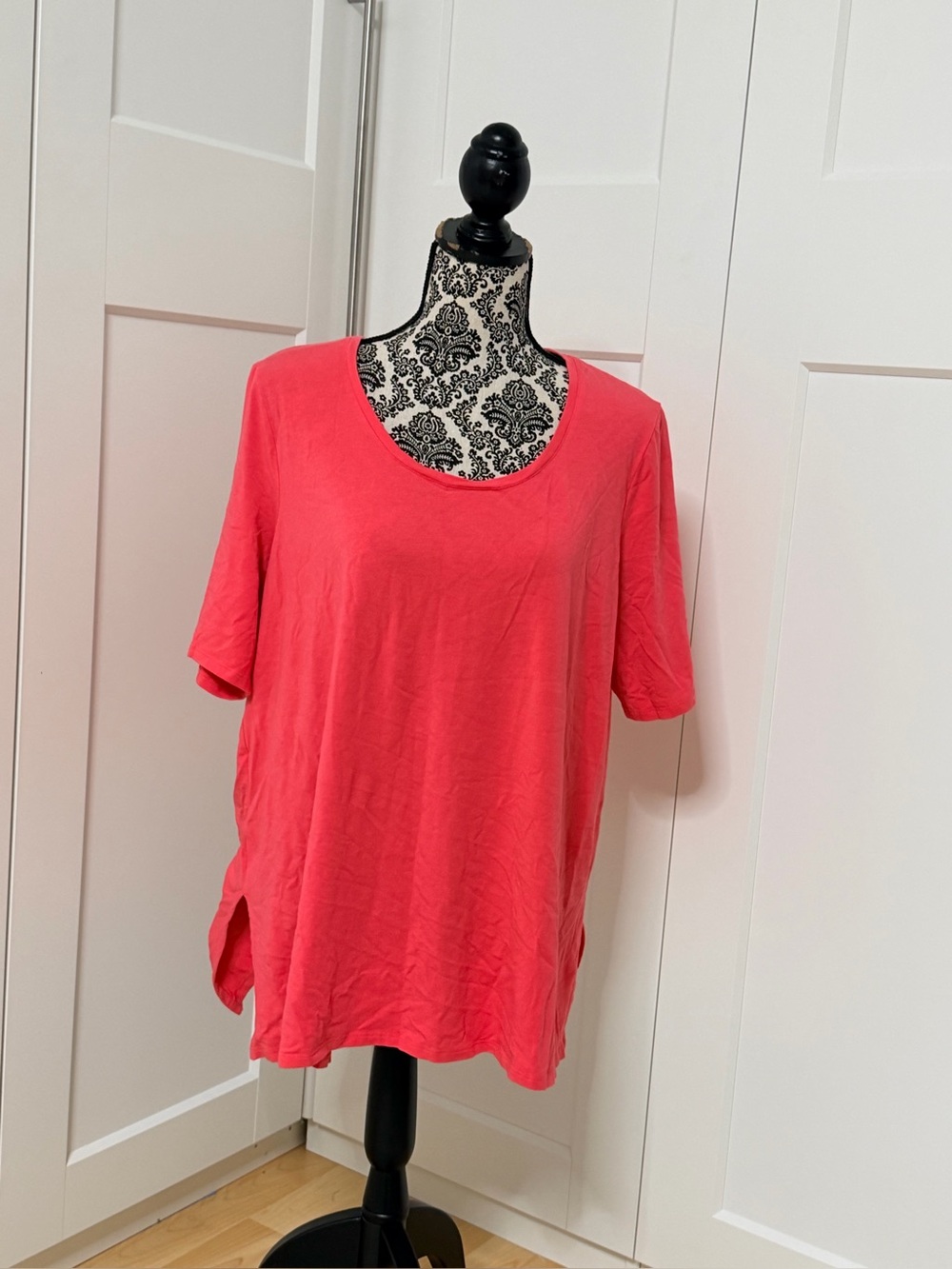 Chico's Coral Pink Short-Sleeve Scoop Neck Tee size 3 us18